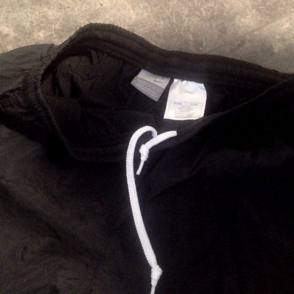 Nike Womens Shorts Black Size Small 4-6 - Picture 3 of 6